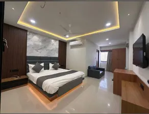Hotel Peacock  - Image 5