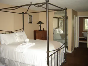Vintage Gardens Bed & Breakfast - Image 2