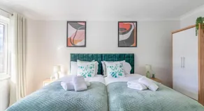 Panoramic Sea View Apartment Sleeps 4-Free Parking - Image 5