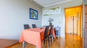 A&N Spacious Family Apartment with Pool & Parking - Image 2