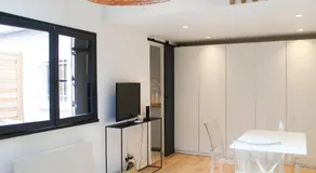 Charming house in Montreuil with terrace - Image 3