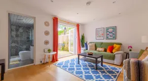 Bright 3 Bedroom House with Terrace 16 mins to Big Ben - Image 2