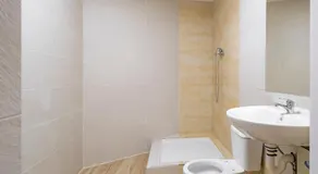 BRAND NEW Pl Espana Sants Fira Apartment 2024 Built, Aplus, AirCon & Heating, Gigabit WiFi, Parking - Image 5