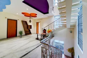 OYO Flagship Queens Palace - Image 3