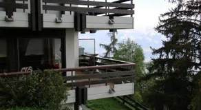 Cozy Apartment With Mountain Views - Image 4