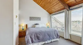 Family-Friendly Waterfront Studio with High-Speed WiFi Marina View & Kitchenette - Image 2