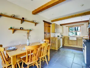 Spacious Holiday Home in Manorbier with Fenced Garden - Image 4