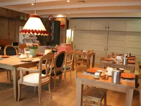 Forest Hotel - Image 4