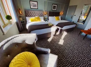 Phoenix Hotel Liverpool - Image 2