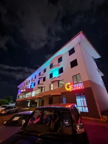 Y Hotel - Image 3