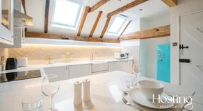 Stable Annex Bisham - Vibrant 1 Bed With Parking - Image 3