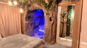Luxury Cave Suite with Private Jacuzzi & Sauna - Image 2