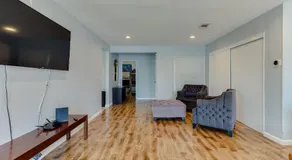 4 bedroom house with a pool - Image 5