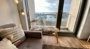Liverpool Mersey View Stay with Free Parking - Image 3