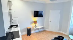 Class Apartments - City Comforts - Image 2