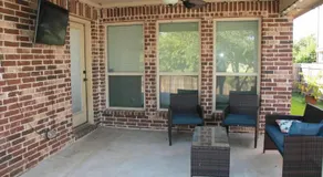 Cozy 4 bedroom home with Greenbelt views in Oak Point - Image 4