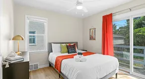 Stylish 3 Bedroom Metro Detroit Gem, Renovated with Game Room - Image 2