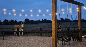 Blackditch hideaway cabin - Image 3
