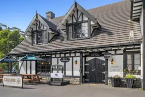 The Fox and Hounds Historic Hotel - Image 3