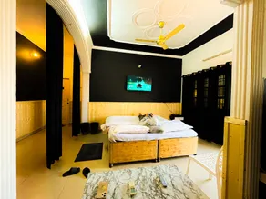 Romantic Getaway • 2 King Beds • Fully Furnished - Image 2