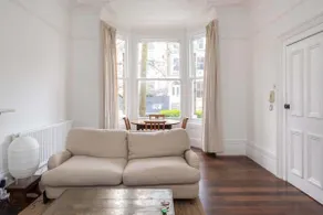 Lovely 2BR Home in South London, 4 guests - Image 3