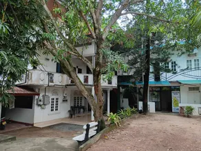 Shady transit hotel - Image 4