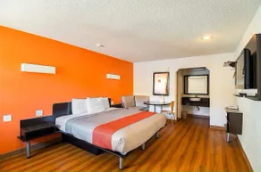 Economy Hotel Kansas City - Image 1