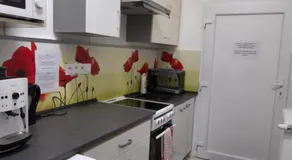 Apártmany v centre - vlastná izba so spoločnou kuchyňou a kúpeľnou môže byť zdieľaná 2 inými izbami - Image 5