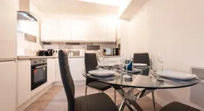 BEST PRICE - Superb Southampton City Apartments, Single Beds or King Size & Sofabed - AMAZING location close to MAYFLOWER THEATRE FREE PARKING - Image 4