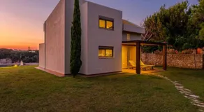 Villa Idyle - Beachfront Residence - Image 5