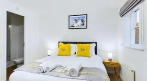 Pinewood Walk by Signature Stays - Parking - Townhouse - Image 2