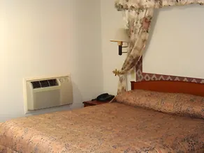 Wesley Inn & Suites - Image 4