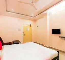 Hotel Samrat - Image 1