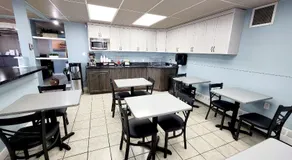 Canadian Motor Inn - Image 3