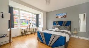 11HS6 - Cozy Double Room in West Yorkshire - Image 2