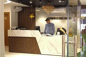 Airport Hotel Classic Crowne - Image 2