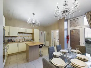 The Beach House, Luxury Apartments - Image 2