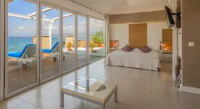 Hotel Delta - Image 2