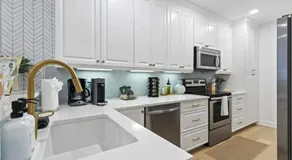 Boutique condo w oceanfront & concierge - Image 3