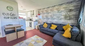 Beautiful Chalet With Free Wifi Nearby Hemsby Beach In Norfolk Ref 59096S - Image 2