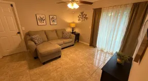 J10 Private Room with Smart TV Near Everything - Image 5