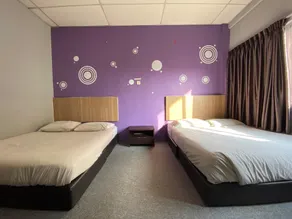 OYO 89760 Harmoni Inn Hotel - Image 2
