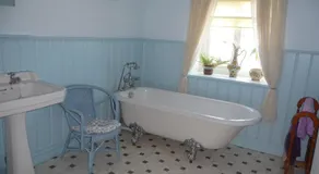 Ivy Hall - Image 2