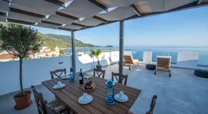Flisvos Beachfront Apartments - Image 4