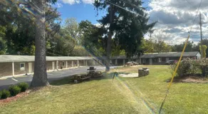 Whispering Pines Motel - Image 5