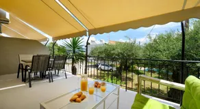 Olive Grove Poolside Apartments - Image 2