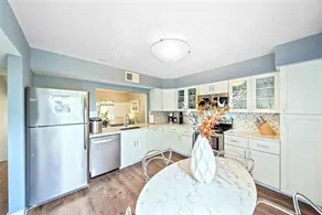 Siesta Beach Retreat 2 Bedroom Townhouse - Image 3