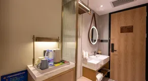 Super 8 Hotel Beijing Sanlitun Taikoo Li Branch - Image 4
