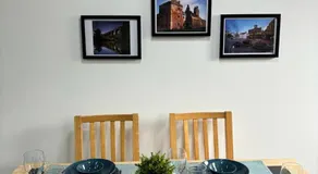 Stylish home in Linlithgow Near Edinburgh Airport Free parking Free WiFi - Image 4