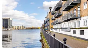 Beautiful View Apartment Near Canary Wharf - Image 3